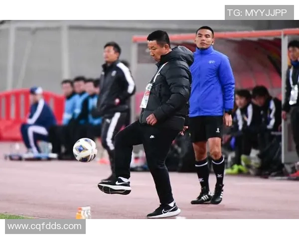 上港与恒大对决裁判表现引发争议球迷热议判罚尺度与公平性