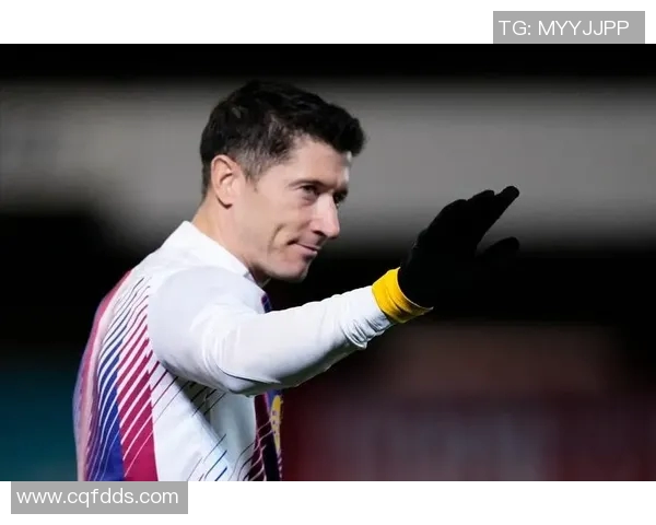 莱万领衔球队再创辉煌期待在新赛季中展现更强实力与团队默契 莱万领衔球队再创辉煌期待在新赛季中展现更强实力与团队默契